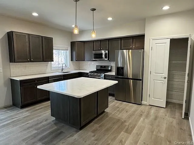 2 bed, 2.0 bath, 1200 sqft, $2,800 — Photo 2