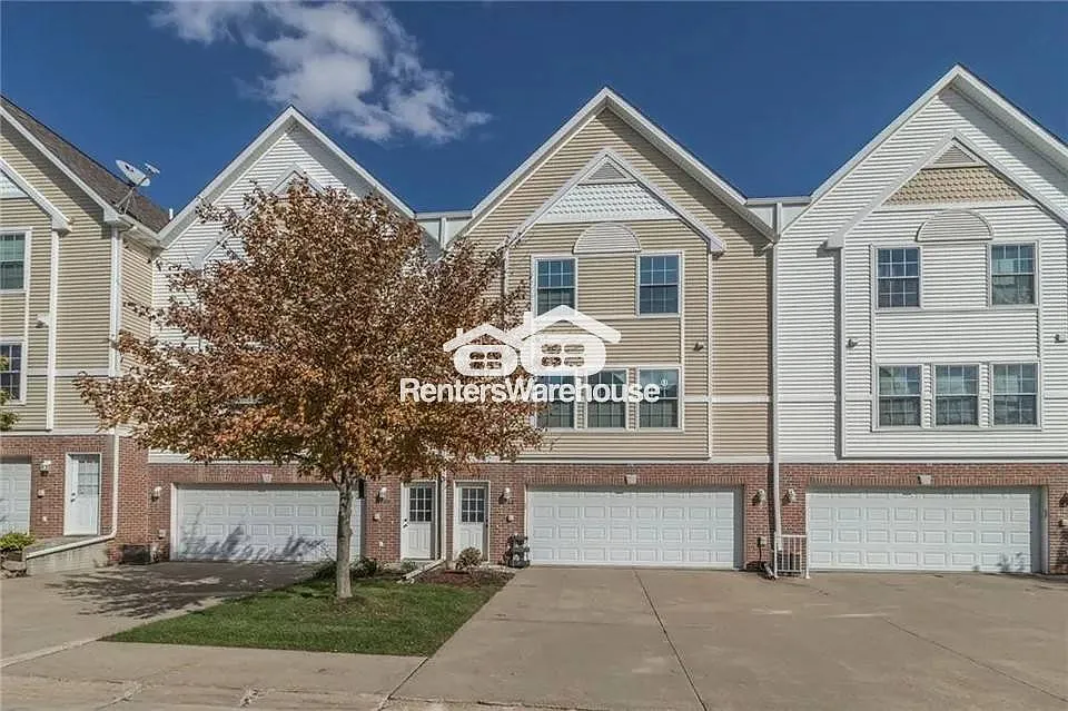 1228 SE Village View Ln