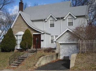 363 Griggs Ave, Teaneck, NJ 07666