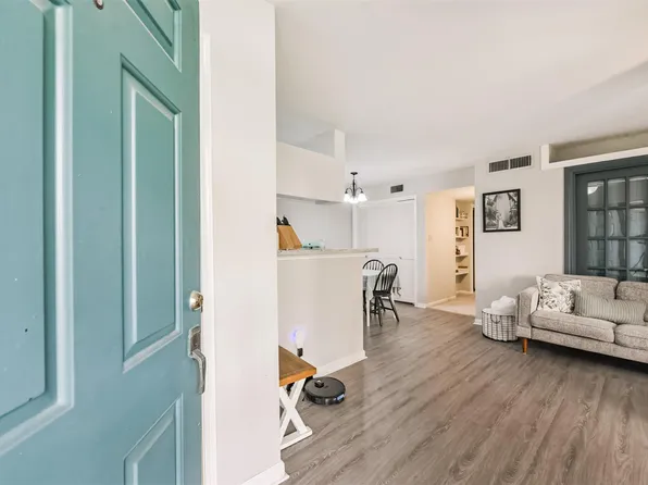 2121 Hepburn St APT 612, Houston, TX 77054