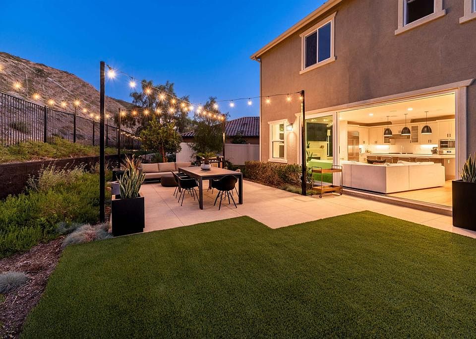 1st image of 998 Woodhaven Rd