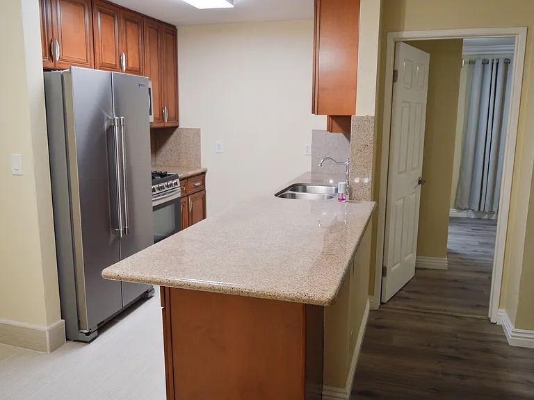 1726 Winona Blvd #105 — Photo 5
