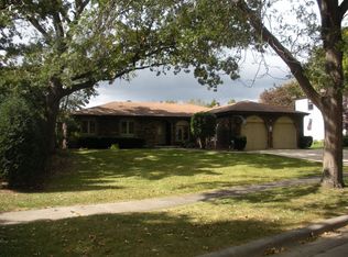 215 Blueberry Rd, Libertyville, IL 60048