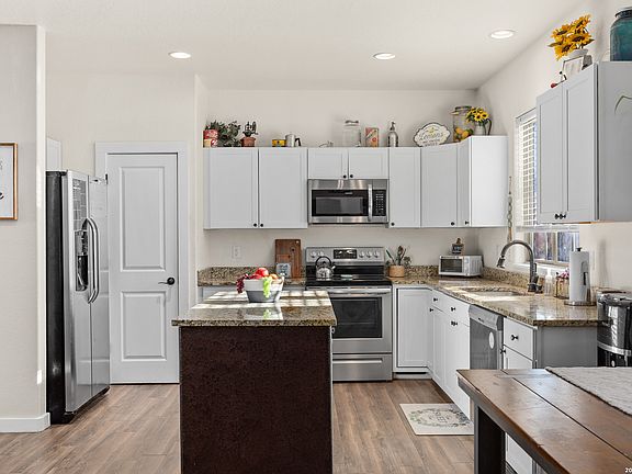 4th image of 1922 Weston Loop