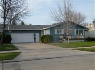 2205 Fallcreek Ct, Grand Forks, ND 58201