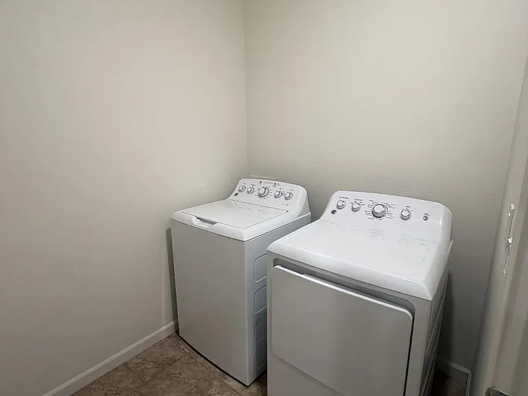 559 Tolman Way — Photo 9