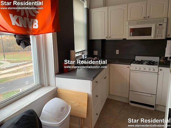 3rd image of 152 Park Dr #26