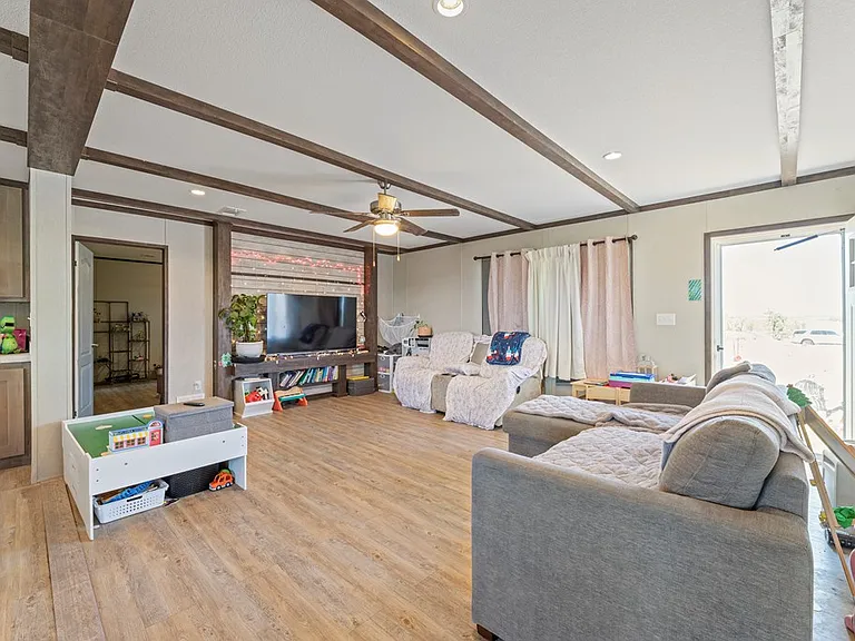 300 Reed Rd — Photo 18