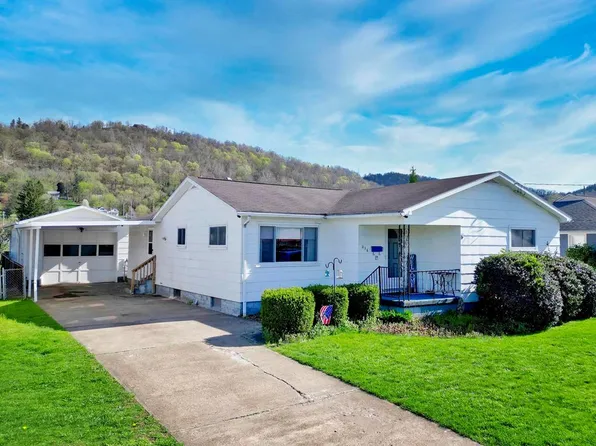 216 North 2nd Ave, Paden City, WV 26159