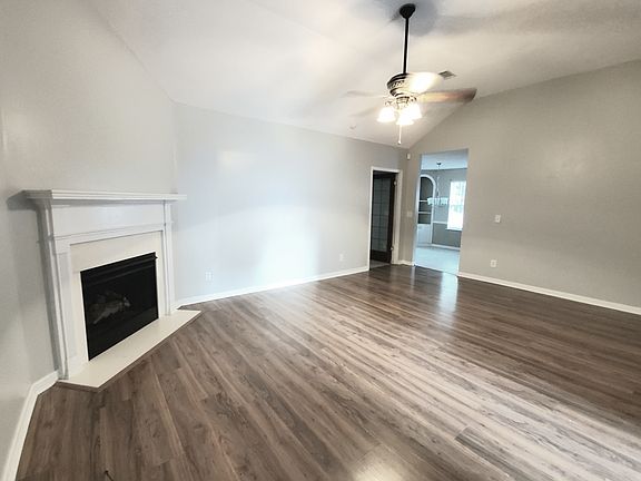 Main living, gas fireplace