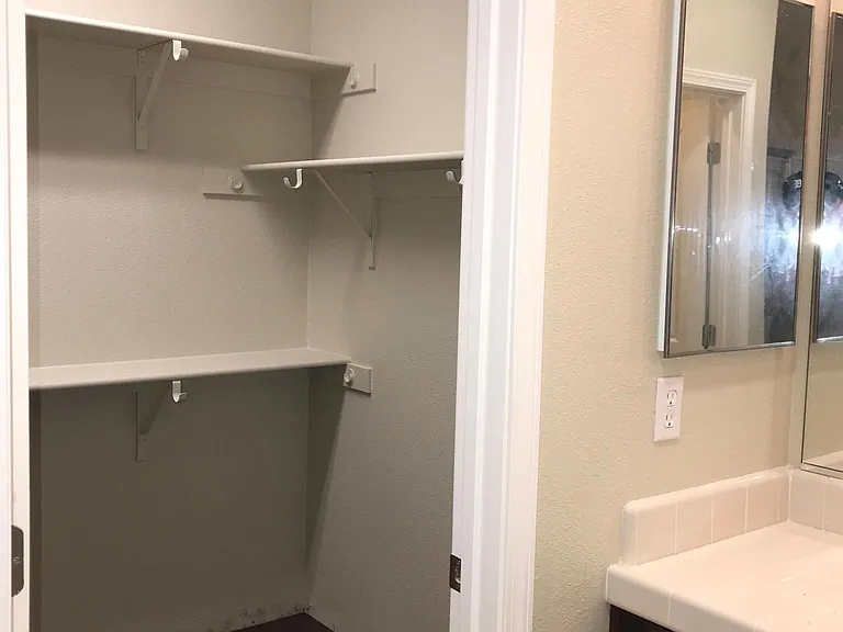 1042 Norwich Way — Photo 12
