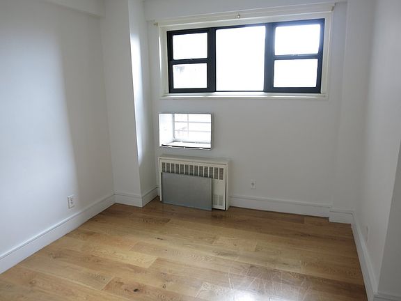5th image of 114 E 122nd St APT 9G