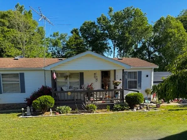 428 Pointe Ln, Lafayette, TN 37083