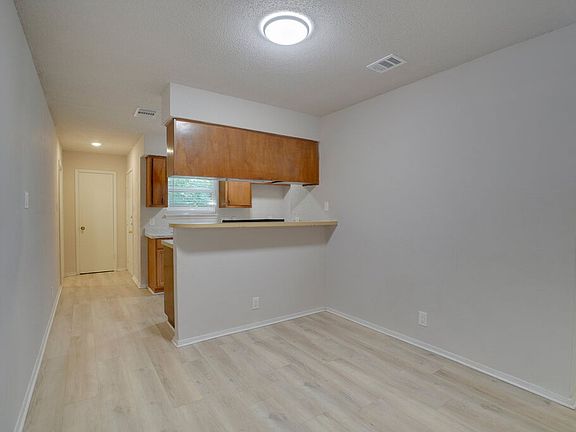 4th image of 1206 Westcott Dr #B