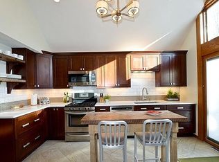 10218 N Concord Dr, Mequon, WI 53097