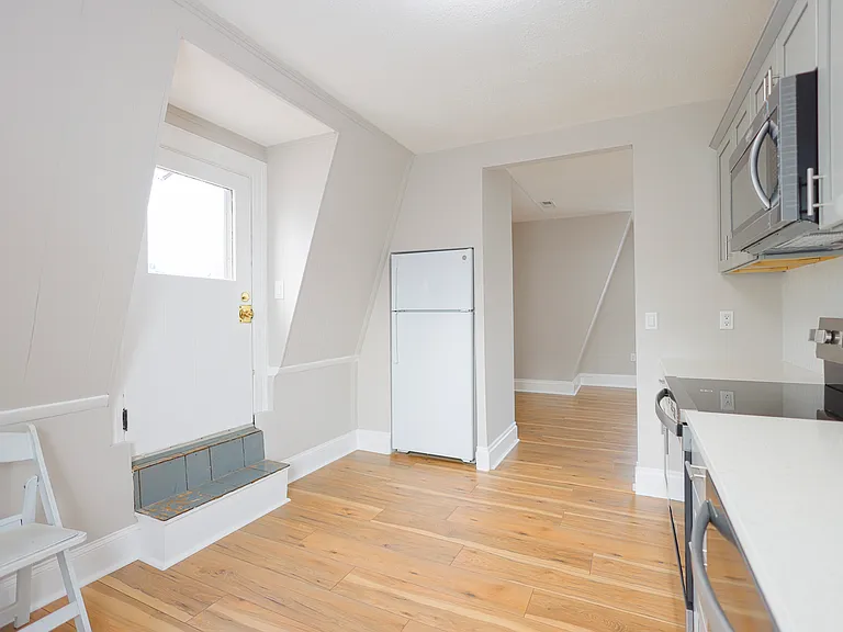 31 Graham St #2 — Photo 7
