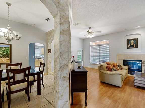 4th image of 141 Hondo Dr