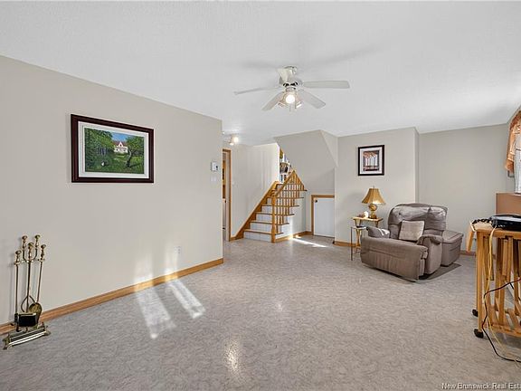 4th image of 590 Woodland Dr E