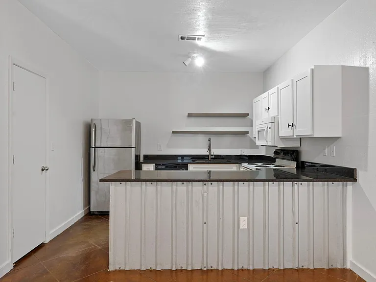 512 Daughtrey Ave #A103 — Photo 3