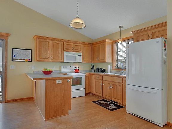 3rd image of 1204 Knickerbocker Ct