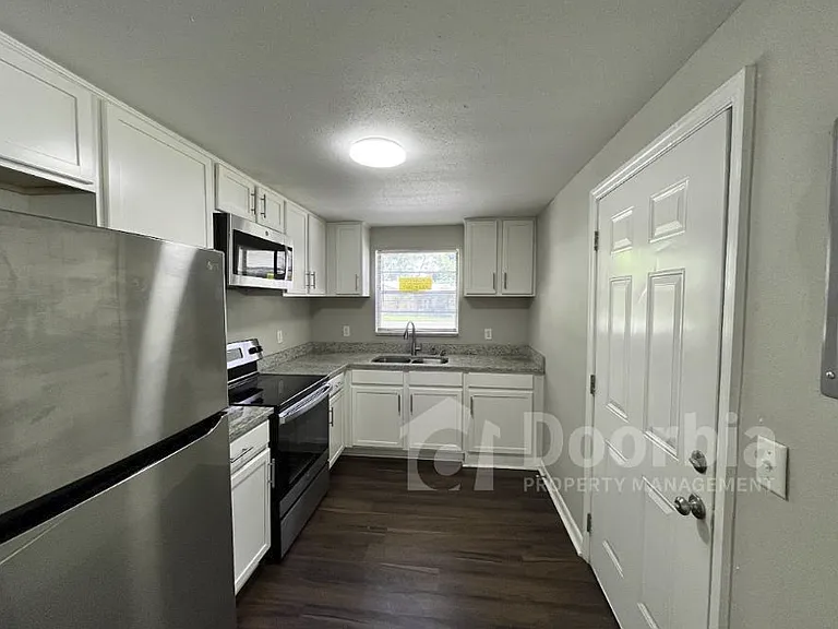 6314 Fabian Dr — Photo 2