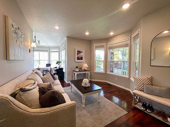 3rd image of 4572 W Long Leaf Dr