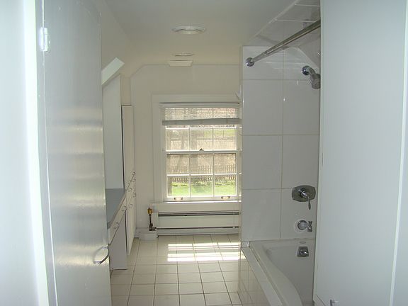 4th image of 816 Foster Ave Building B