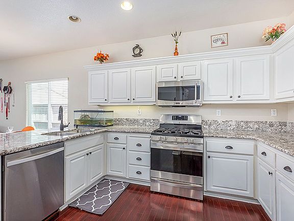 4th image of 441 Regency Park Cir