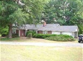 8724 White Horse Rd, Greenville, SC 29617
