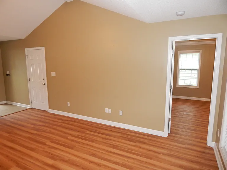 476 Bryson Cir — Photo 3