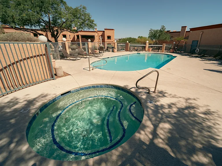 Pusch Ridge Apartments — Photo 6