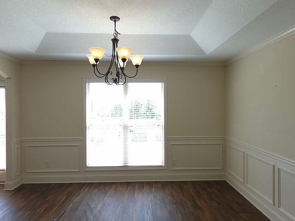 2nd image of 2125 Savannah Dr