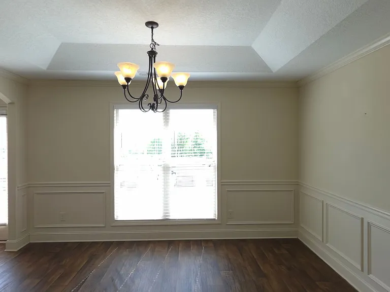 2125 Savannah Dr — Photo 2