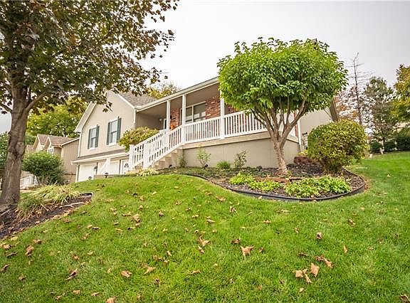 4th image of 3312 Gateway Dr