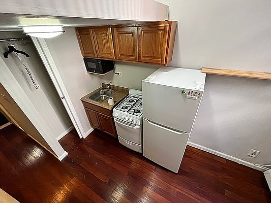 5th image of 73 W 71st St #1D1