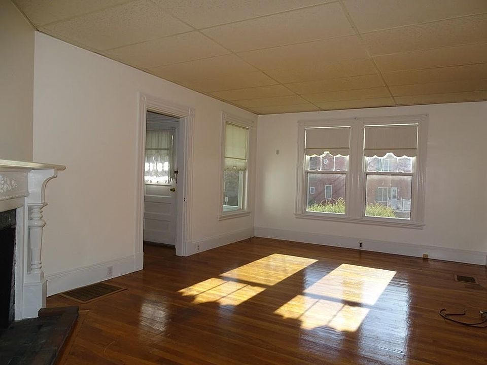 143 Rowe St Melrose MA Zillow