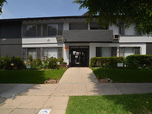 2nd image of 1333 N Stanley Ave APT 17