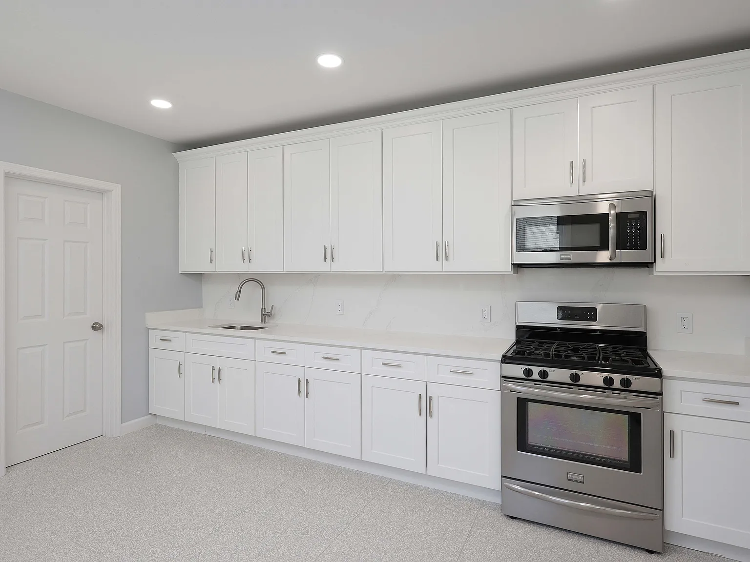 2 bed, $2,400 — Photo 3