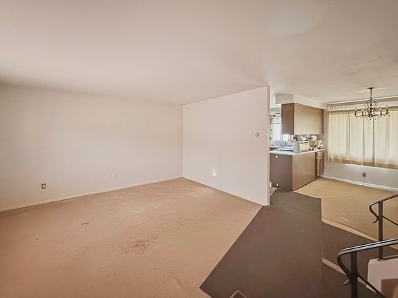 3rd image of 1133 Perth Dr
