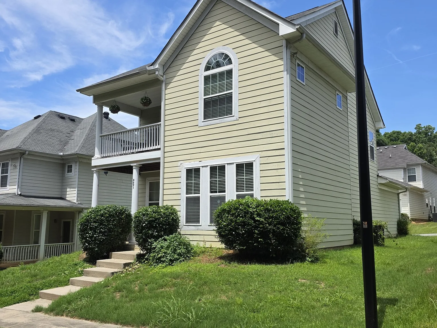 3 bed, 2.5 bath, 1821 sqft, $2,225 — Photo 3
