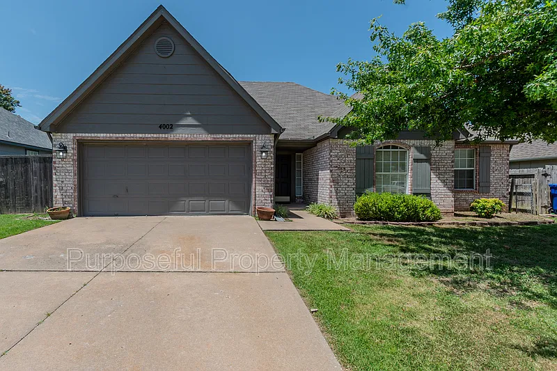 3 bed, 2.0 bath, 1914 sqft, $2,000 — Photo 2
