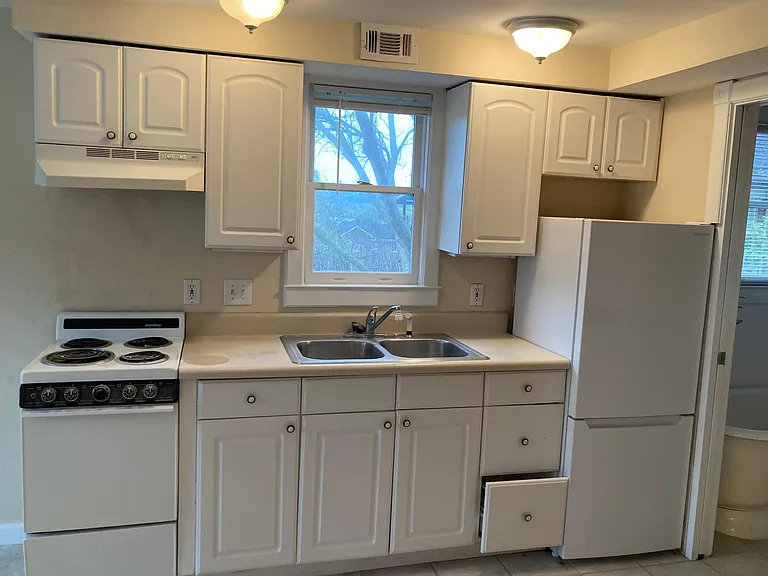 964 Clark St #2 — Photo 7