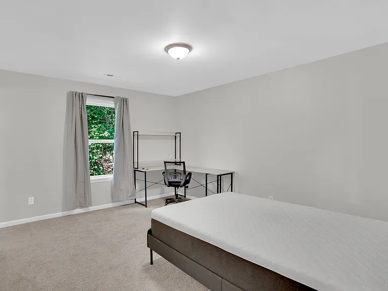 1016 Arlington St — Photo 13