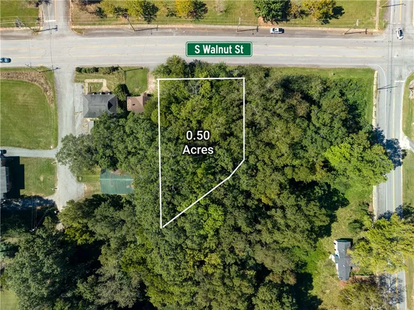 205 S Walnut St, Seneca, SC 29678