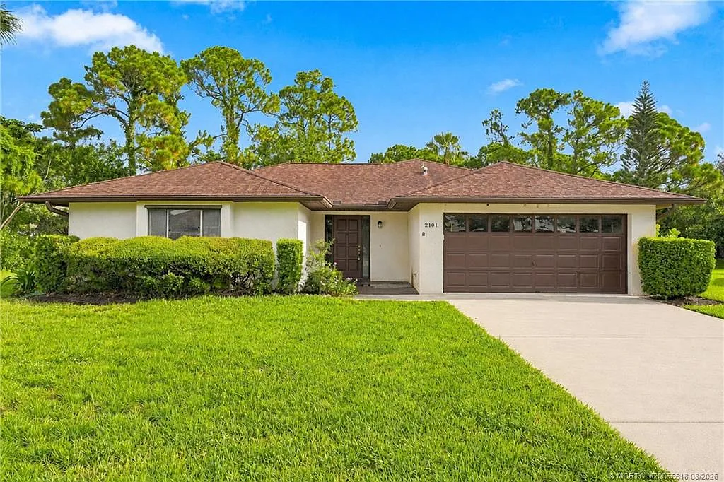3 bed, 2.0 bath, 1874 sqft, $2,600 — Photo 1