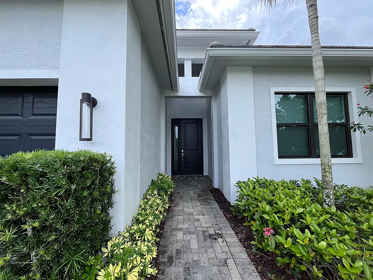 5663 Saint Armands Way — Photo 2