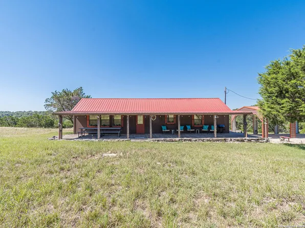117 Hawk Rd, Fredericksburg, TX 78624