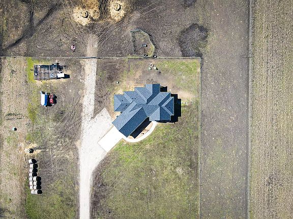 2nd image of 2415 Bucksnort Rd