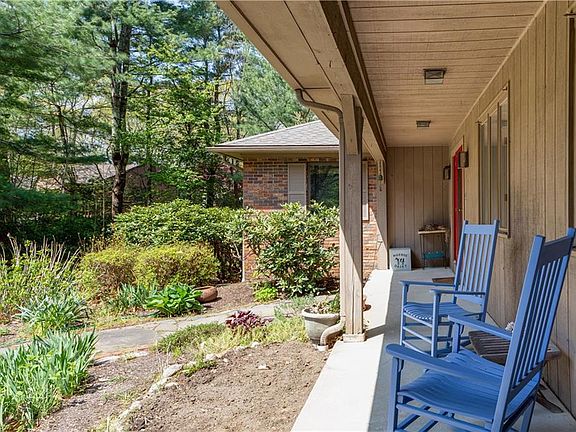 5th image of 75 Huguenot Dr