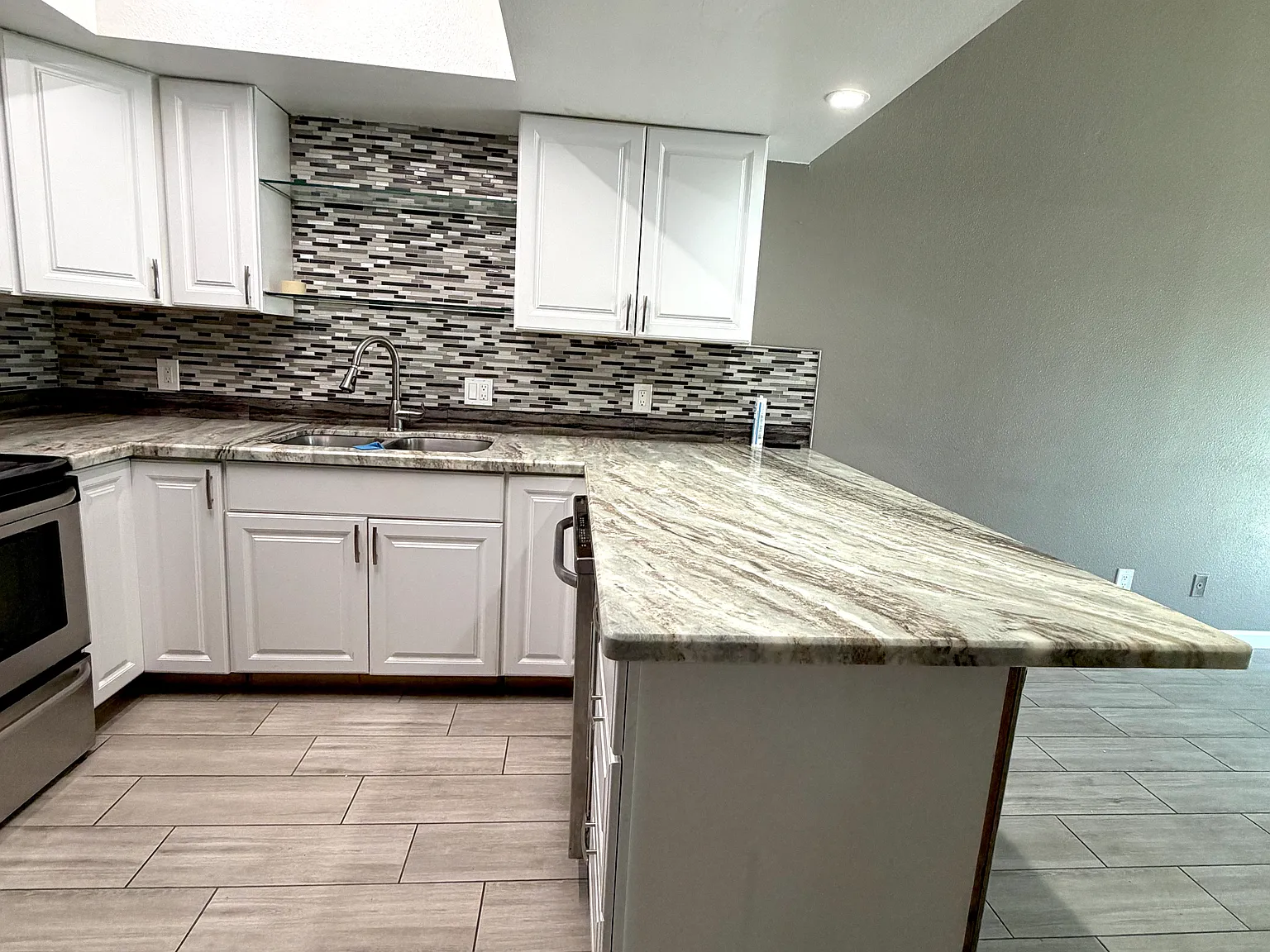 3 bed, $1,795 — Photo 3
